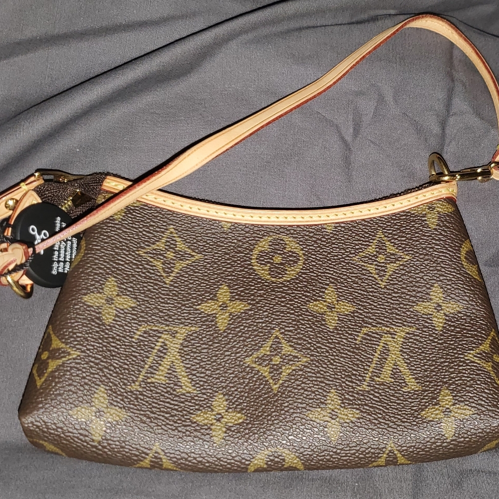 ❗️SOLD❗️🎉HP🎉Louis Vuitton Monogram Delightful Mini Pochette - Picture 9 of 16